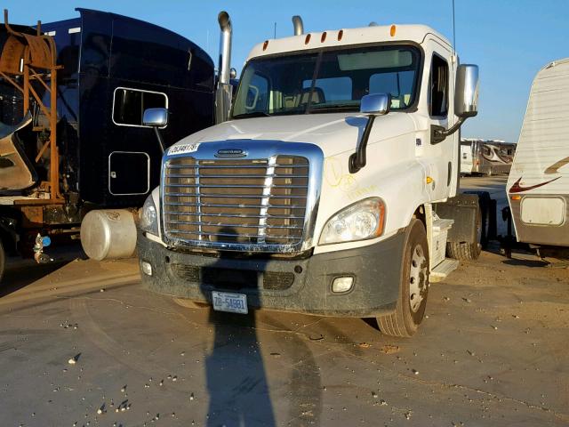 1FUJGEDV9DLFD5228 - 2013 FREIGHTLINER CASCADIA 1 WHITE photo 2