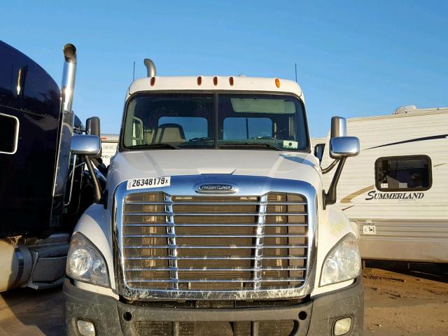 1FUJGEDV9DLFD5228 - 2013 FREIGHTLINER CASCADIA 1 WHITE photo 9