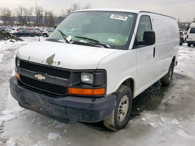 1GCGG25C181142551 - 2008 CHEVROLET EXPRESS G2 WHITE photo 2