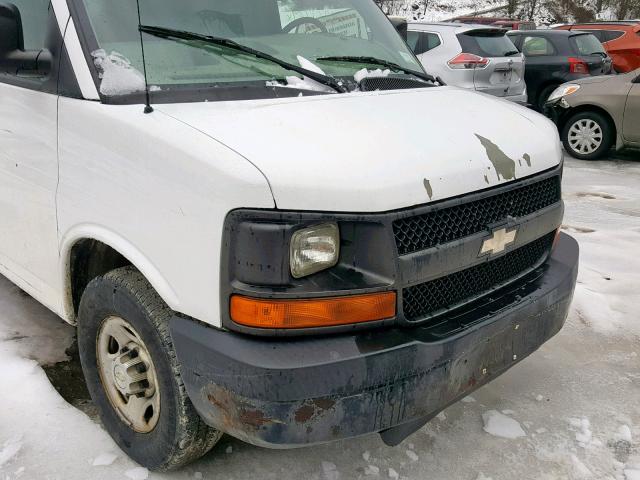 1GCGG25C181142551 - 2008 CHEVROLET EXPRESS G2 WHITE photo 9