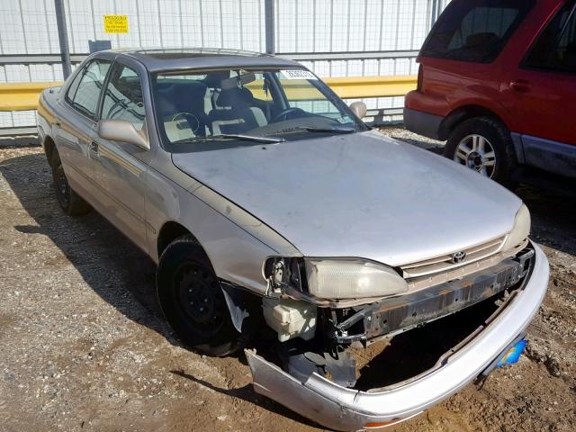 4T1BG12K1TU820038 - 1996 TOYOTA CAMRY DX TAN photo 1