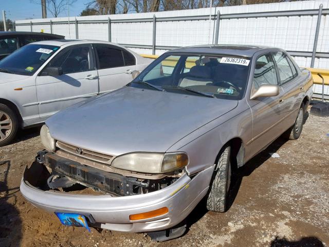 4T1BG12K1TU820038 - 1996 TOYOTA CAMRY DX TAN photo 2