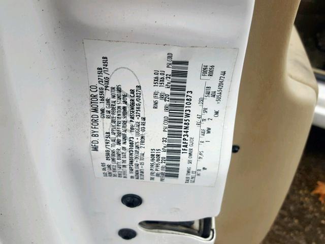 1FAFP34N85W310873 - 2005 FORD FOCUS ZX4 WHITE photo 10