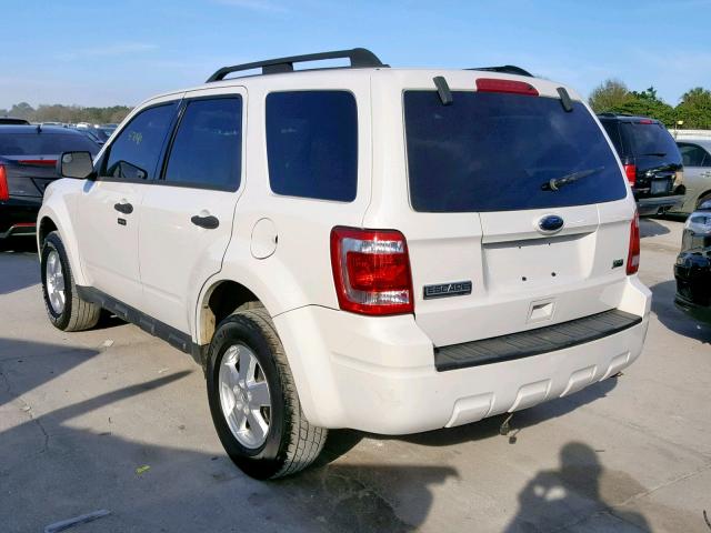 1FMCU0DG2BKB51272 - 2011 FORD ESCAPE XLT WHITE photo 3