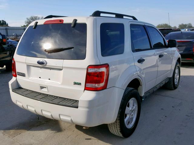 1FMCU0DG2BKB51272 - 2011 FORD ESCAPE XLT WHITE photo 4