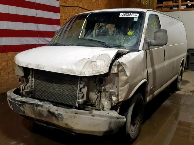 1GTHG35U041113152 - 2004 GMC SAVANA G35 WHITE photo 2