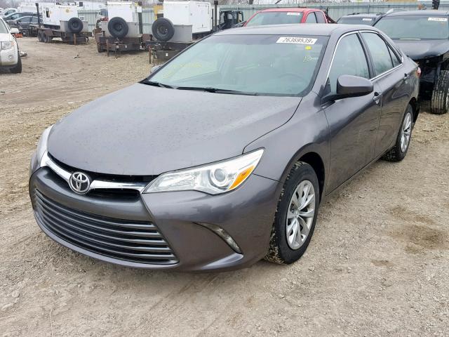 4T4BF1FK6GR538096 - 2016 TOYOTA CAMRY LE GRAY photo 2