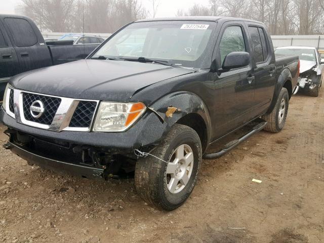 1N6AD07U45C436158 - 2005 NISSAN FRONTIER C BLACK photo 2