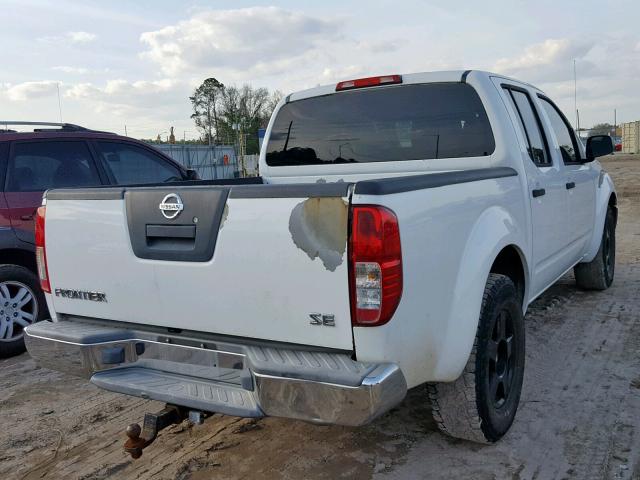 1N6AD07U75C462866 - 2005 NISSAN FRONTIER C WHITE photo 4