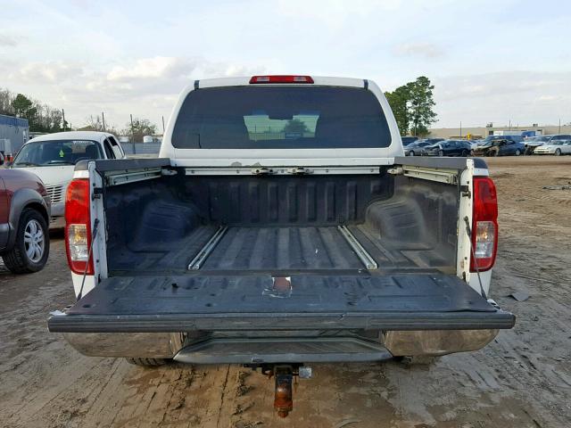 1N6AD07U75C462866 - 2005 NISSAN FRONTIER C WHITE photo 9