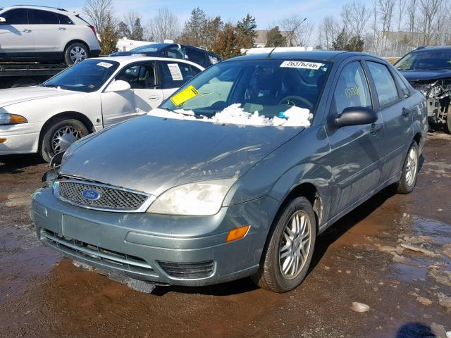 1FAFP34NX5W190624 - 2005 FORD FOCUS ZX4 SILVER photo 2