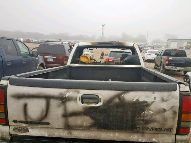 1GTHC24161E201317 - 2001 GMC SIERRA C25 WHITE photo 6