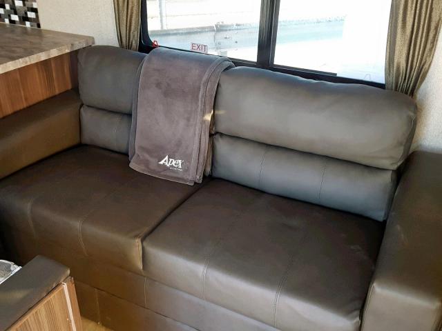 5ZT2CXPB6KF015746 - 2019 COACH TRAILER TWO TONE photo 6