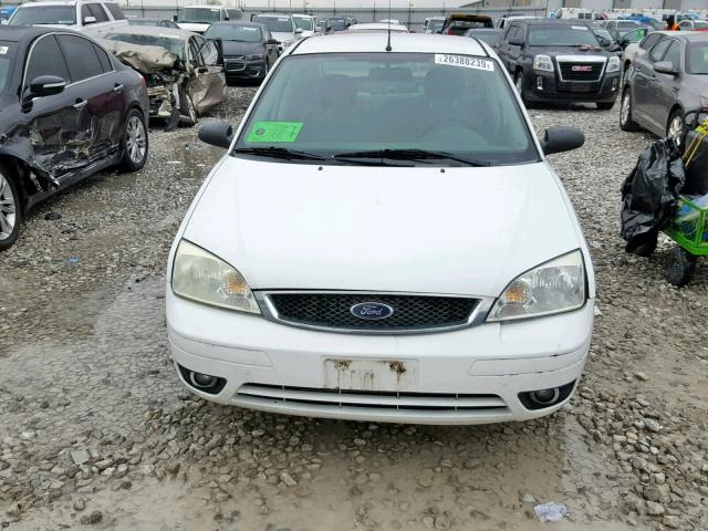 1FAHP34N67W271518 - 2007 FORD FOCUS ZX4 WHITE photo 9