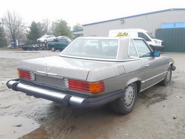 WDBBA45A5DB021336 - 1983 MERCEDES-BENZ 380 SL SILVER photo 4