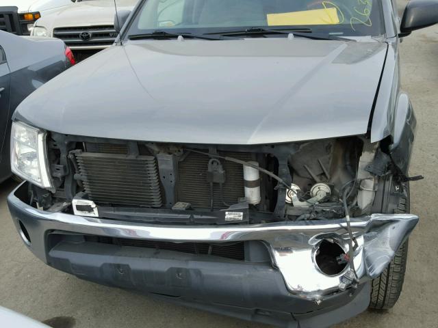 1N6AD07U47C449852 - 2007 NISSAN FRONTIER C GRAY photo 7