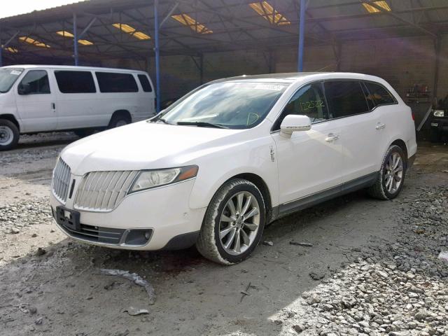 2LMHJ5AT9ABJ20370 - 2010 LINCOLN MKT WHITE photo 2