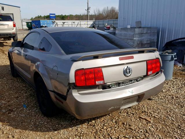 1ZVFT80N655215305 - 2005 FORD MUSTANG SILVER photo 3