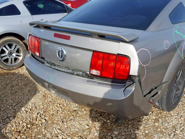 1ZVFT80N655215305 - 2005 FORD MUSTANG SILVER photo 9