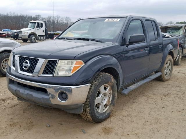 1N6AD07U26C411955 - 2006 NISSAN FRONTIER C BLACK photo 2