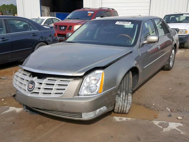 1G6KP5E92AU110618 - 2010 CADILLAC DTS PLATIN GRAY photo 2