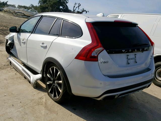 YV440MWK2H1030556 - 2017 VOLVO V60 CROSS WHITE photo 3