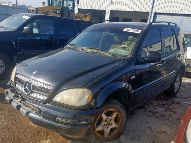 4JGAB54E51A234367 - 2001 MERCEDES-BENZ ML 320 BLACK photo 2