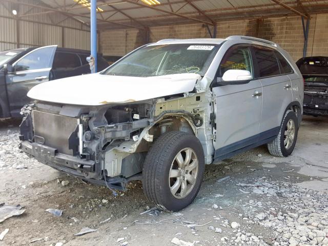 5XYKT3A14BG144561 - 2011 KIA SORENTO BA SILVER photo 2