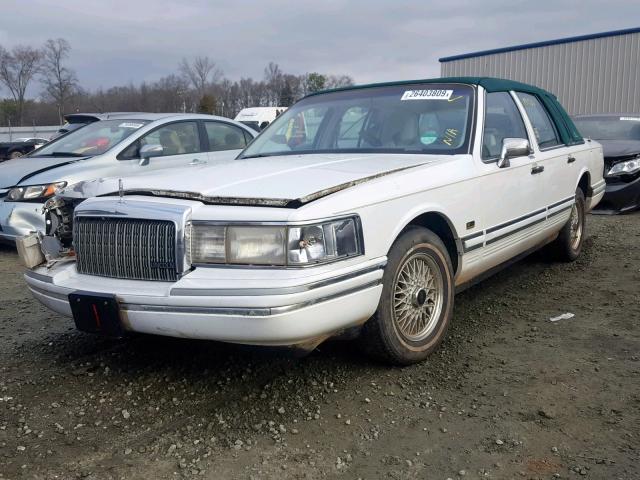 1LNLM82W3PY721549 - 1993 LINCOLN TOWN CAR S WHITE photo 2