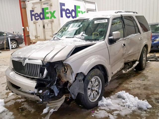 5LMFU28R43LJ33207 - 2003 LINCOLN NAVIGATOR SILVER photo 2