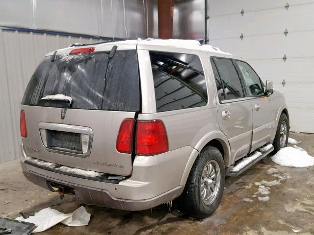 5LMFU28R43LJ33207 - 2003 LINCOLN NAVIGATOR SILVER photo 4