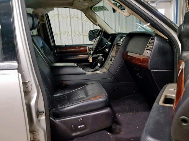 5LMFU28R43LJ33207 - 2003 LINCOLN NAVIGATOR SILVER photo 5