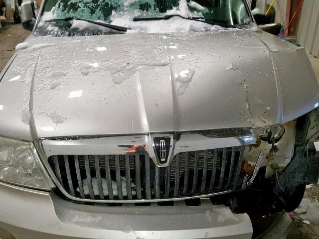 5LMFU28R43LJ33207 - 2003 LINCOLN NAVIGATOR SILVER photo 7