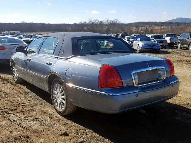 1LNHM81W04Y687136 - 2004 LINCOLN TOWN CAR E BLUE photo 3