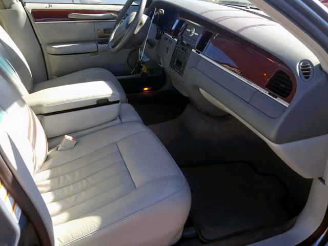 1LNHM81W04Y687136 - 2004 LINCOLN TOWN CAR E BLUE photo 5