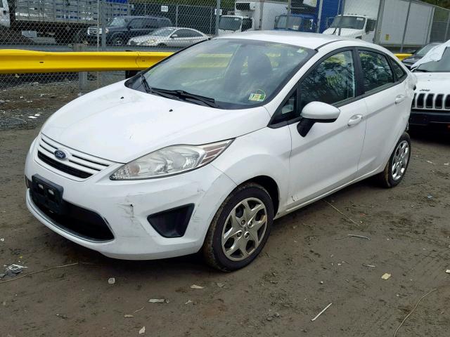 3FADP4AJ6BM147697 - 2011 FORD FIESTA S WHITE photo 2