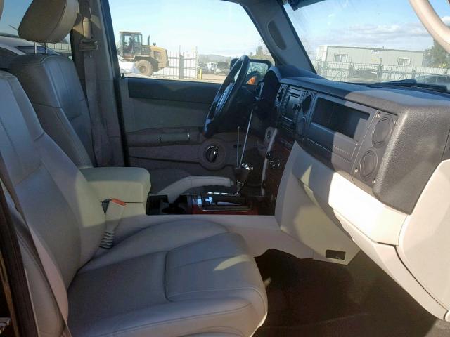1J8HG58206C170795 - 2006 JEEP COMMANDER BLACK photo 5