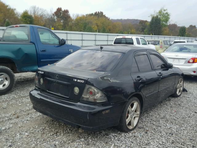 JTHBD192520048733 - 2002 LEXUS IS 300 BLACK photo 4