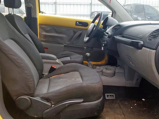 3VWCD31C54M403516 - 2004 VOLKSWAGEN NEW BEETLE Sarı foto 5