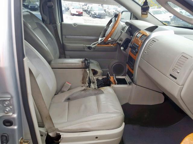 1A8HX582X7F503715 - 2007 CHRYSLER ASPEN LIMI SILVER photo 5