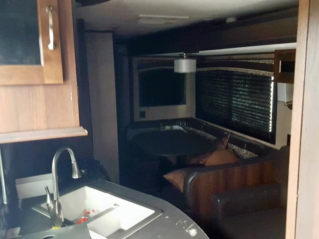 1UJBJ0BT7J1TR0555 - 2018 JAYCO JAYFLIGHT  WHITE photo 8