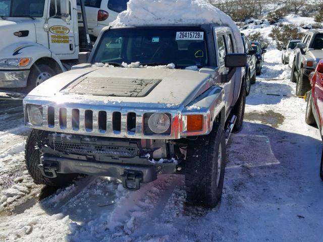 5GTDN136X68191390 - 2006 HUMMER H3 SILVER photo 2