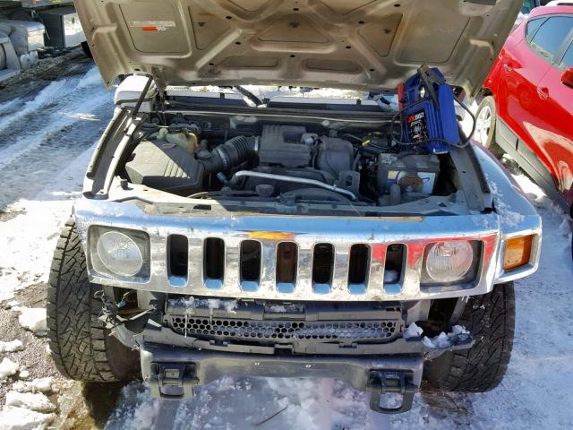 5GTDN136X68191390 - 2006 HUMMER H3 SILVER photo 7