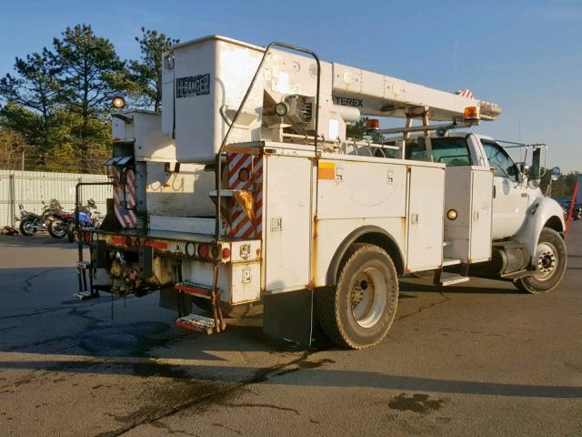 3FRXF75H97V505348 - 2007 FORD F750 SUPER WHITE photo 4