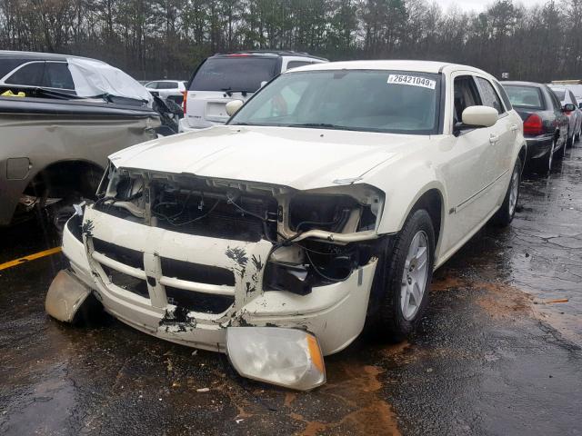 2D4FV47V16H172615 - 2006 DODGE MAGNUM SXT WHITE photo 2