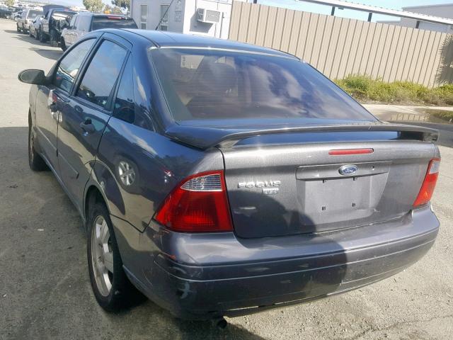 1FAHP34N47W306590 - 2007 FORD FOCUS ZX4 GRAY photo 3