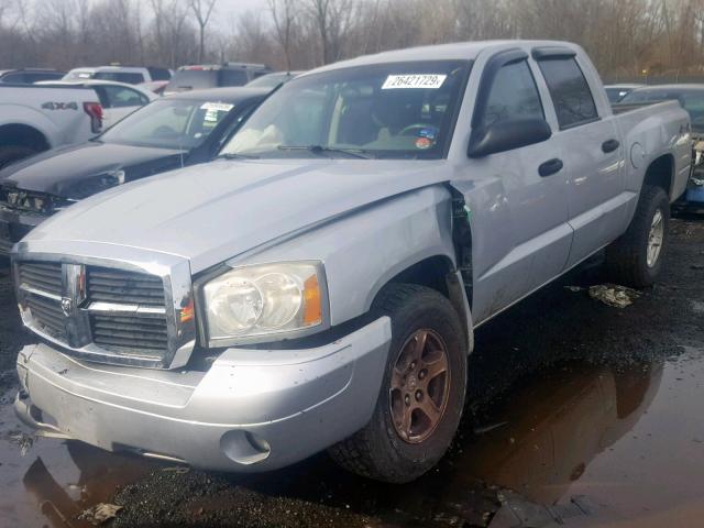 1D7HW48K46S541635 - 2006 DODGE DAKOTA QUA SILVER photo 2