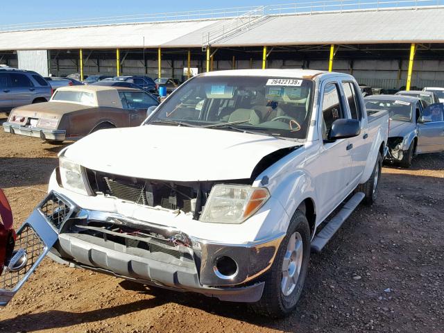 1N6AD09U47C406366 - 2007 NISSAN FRONTIER C WHITE photo 2