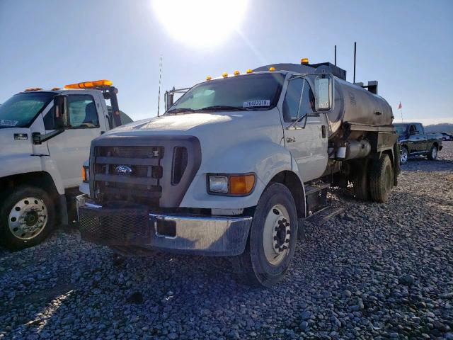 3FRXF75N36V251916 - 2006 FORD F750 SUPER WHITE photo 2