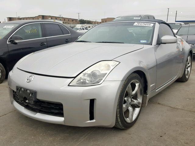 JN1AZ36A55M757166 - 2005 NISSAN 350Z ROADS SILVER photo 2